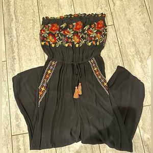 BLACK DETAILED ROMPER! SUPER CUTE AND COMFY